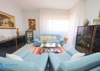 soggiorno - Appartamento Via Lago Trasimeno 27, Taranto - foto 6