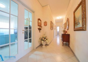 corridoio - Appartamento Via Lago Trasimeno 27, Taranto - foto 8