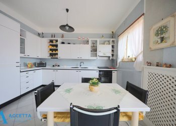cucina - Appartamento Via Lago Trasimeno 27, Taranto - foto 11