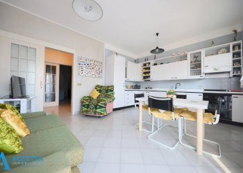 cucina - Appartamento Via Lago Trasimeno 27, Taranto - foto 12