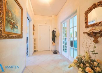 corridoio - Appartamento Via Lago Trasimeno 27, Taranto - foto 26