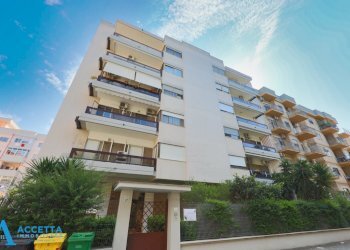 facciata - Appartamento Via Lago Trasimeno 27, Taranto - foto 30