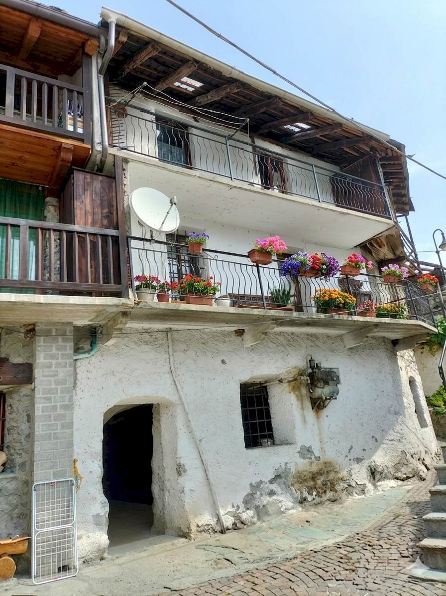 Three-room apartment Frazione Chataignére 22, Challand-Saint-Victor - photo 1