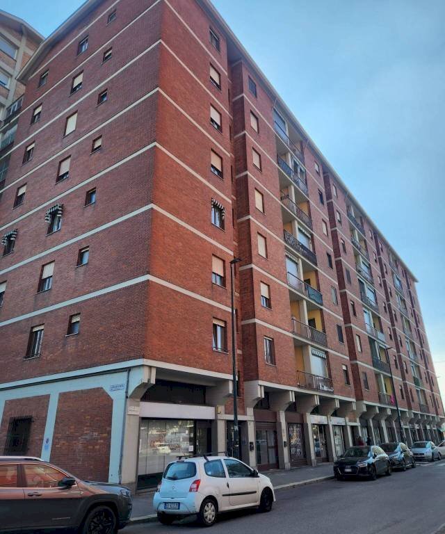 Three-room apartment Torino (neighborhood Mirafiori Sud) - photo 1