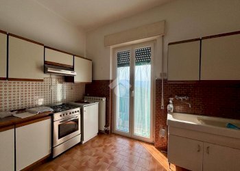 Three-room apartment Via 8 Marzo, Sant'Olcese - photo 9