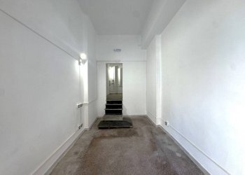 Shop via Odessa, Genova (neighborhood Foce) - photo 4