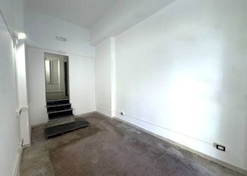 Shop via Odessa, Genova (neighborhood Foce) - photo 5