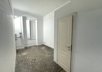 Shop via Odessa, Genova (neighborhood Foce) - photo 8