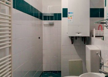 Bagno con box doccia - Appartamento Via Piccinini
 
8, Stella - foto 11