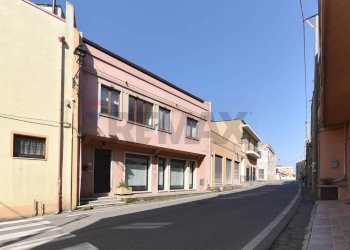 Edificio all\'aperto - Shop via carlo sanna
 
83, Senorbì - photo 1