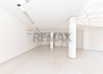 Interno - Shop via carlo sanna
 
83, Senorbì - photo 4