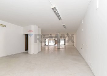 Stanza vuota - Shop via carlo sanna
 
83, Senorbì - photo 9