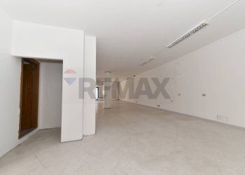 Stanza vuota - Shop via carlo sanna
 
83, Senorbì - photo 11