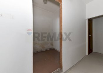 Hall / corridoio - Shop via carlo sanna
 
83, Senorbì - photo 15