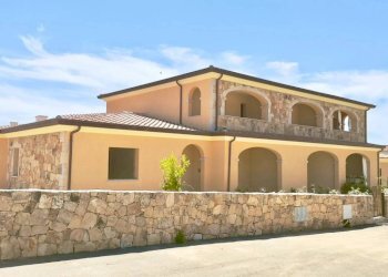 Facciata - Villa a Schiera San Teodoro - foto 4