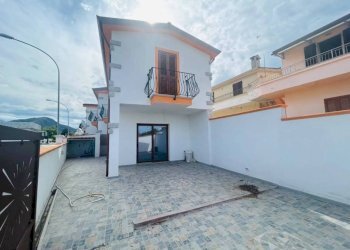 Cortile interno - Villa a Schiera Posada - foto 1