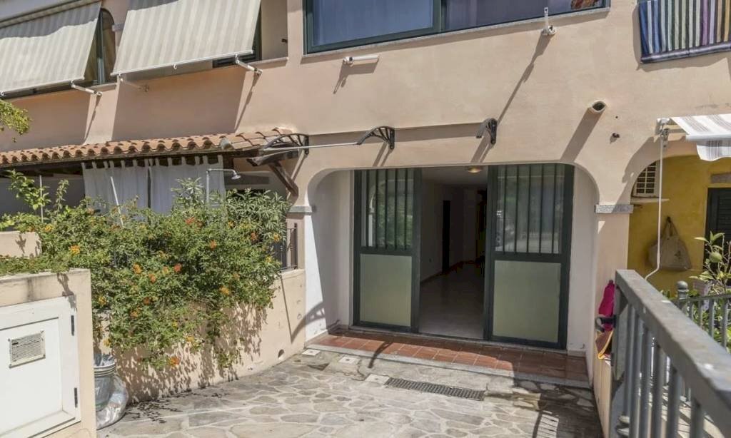 Three-room apartment Budoni - photo 1