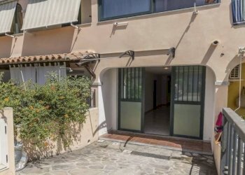 Three-room apartment Budoni - photo 1