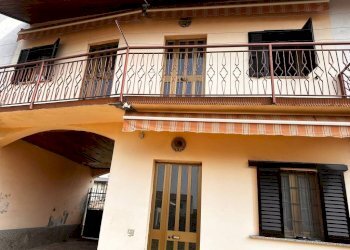 Facciata - Bilocale via Trieste, 5, Lonate Pozzolo - foto 1