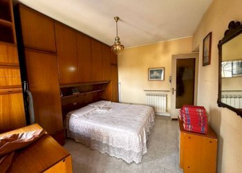 Camera da letto - Bilocale via Trieste, 5, Lonate Pozzolo - foto 3