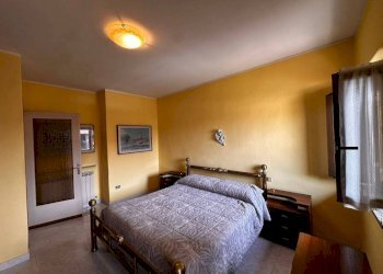 Camera da letto - Bilocale via Trieste, 5, Lonate Pozzolo - foto 4