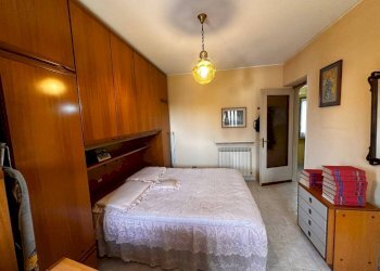Camera da letto - Bilocale via Trieste, 5, Lonate Pozzolo - foto 7