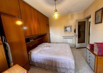 Camera da letto - Bilocale via Trieste, 5, Lonate Pozzolo - foto 12