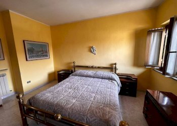 Camera da letto - Bilocale via Trieste, 5, Lonate Pozzolo - foto 20