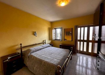 Camera da letto - Bilocale via Trieste, 5, Lonate Pozzolo - foto 21