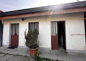 Facciata - Bilocale via Trieste, 5, Lonate Pozzolo - foto 23