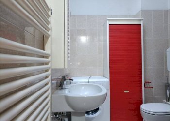 Bagno - Two-room apartment strada Nino Bixio, 123, Parma (neighborhood Oltretorrente) - photo 11