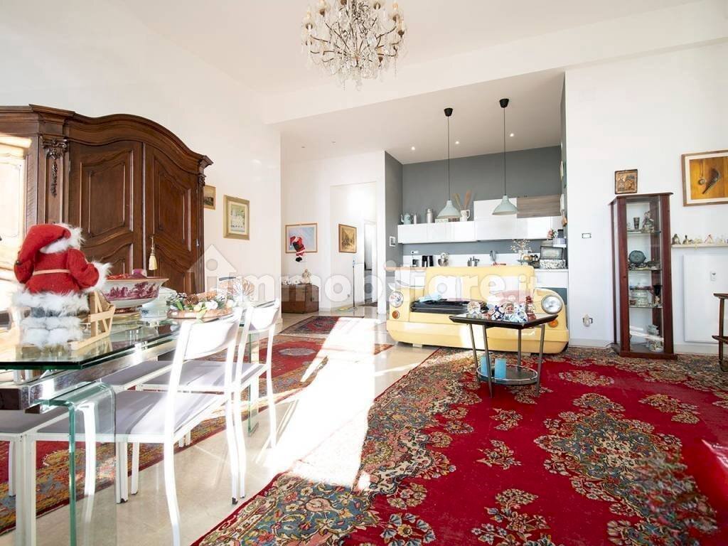 Salone - Quadrilocale piazza Daniele Manin, Genova (zona Castelletto) - foto 3