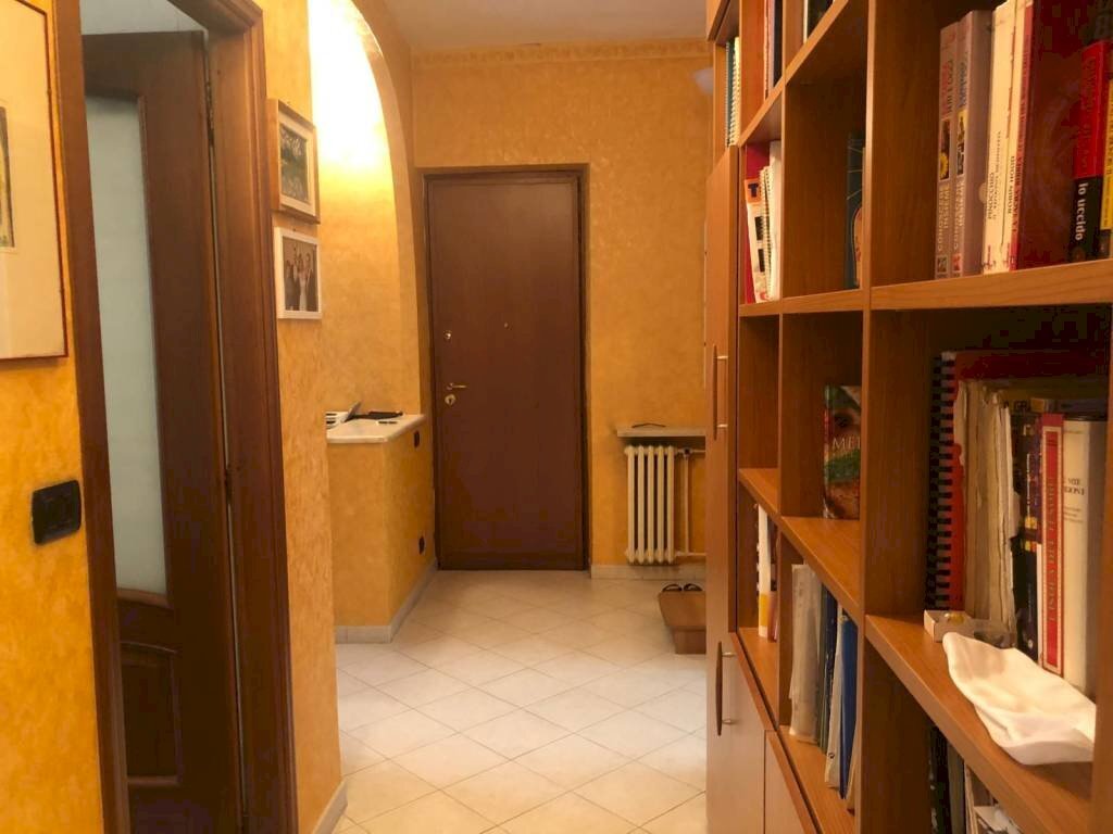 Corridoio - Quadrilocale via Montezemolo, 16, Torino (zona Santa Rita) - foto 2