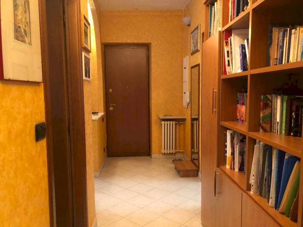 Corridoio - Quadrilocale via Montezemolo, 16, Torino (zona Santa Rita) - foto 3