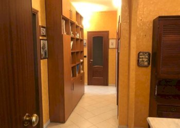 Corridoio - Four-room apartment via Montezemolo, 16, Torino (neighborhood Santa Rita) - photo 3