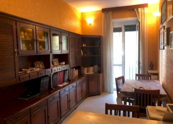 Soggiorno - Four-room apartment via Montezemolo, 16, Torino (neighborhood Santa Rita) - photo 4