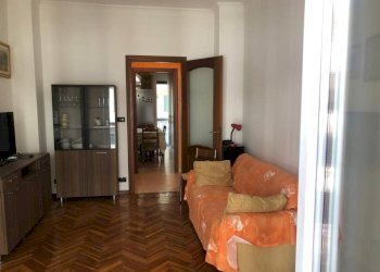 Camera da letto - Four-room apartment via Montezemolo, 16, Torino (neighborhood Santa Rita) - photo 13