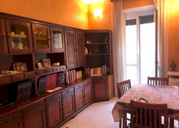 Soggiorno - Four-room apartment via Montezemolo, 16, Torino (neighborhood Santa Rita) - photo 1