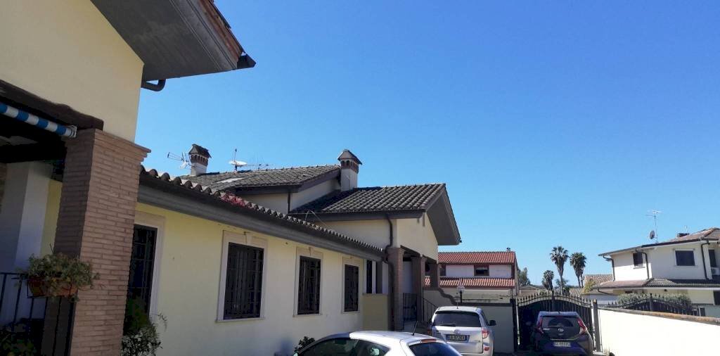 Facciata - Villa a Schiera via Giuseppe Ottavio Pitoni, 56, Roma - foto 1
