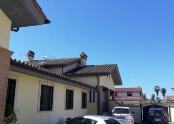 Facciata - Villa a Schiera via Giuseppe Ottavio Pitoni, 56, Roma - foto 1