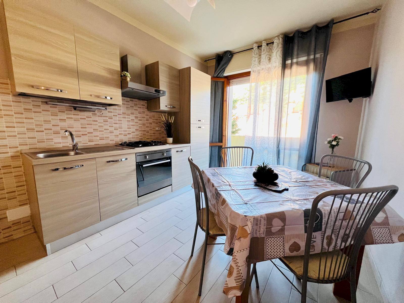 Foto 2 - Bilocale piazza Rossini
 
12, San Bartolomeo al Mare - foto 2