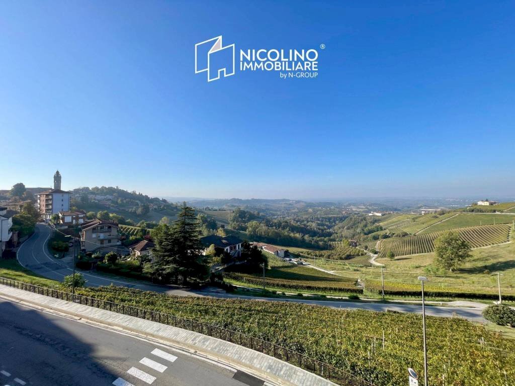 Vista - Trilocale via Alba, 34, Monforte d'Alba - foto 1