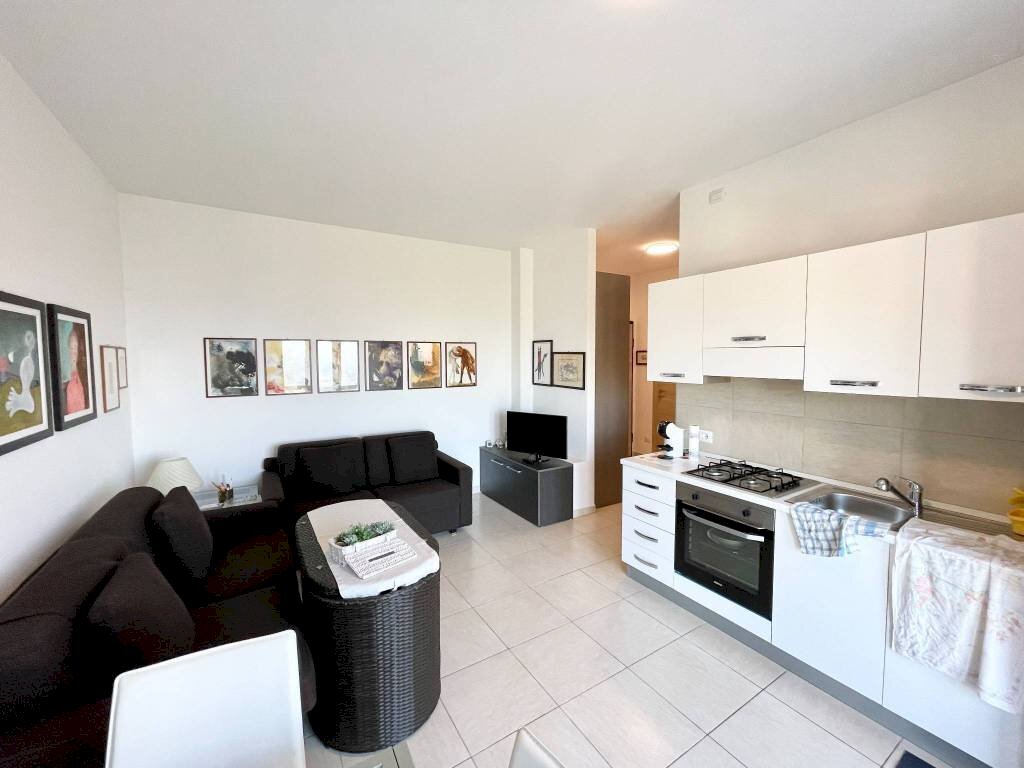 Cucina - Trilocale via Alba, 34, Monforte d'Alba - foto 3