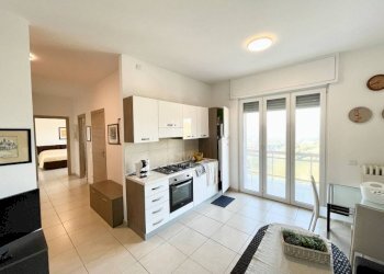 Cucina - Trilocale via Alba, 34, Monforte d'Alba - foto 2