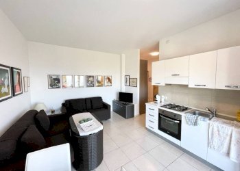 Cucina - Trilocale via Alba, 34, Monforte d'Alba - foto 3