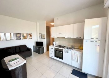 Cucina - Trilocale via Alba, 34, Monforte d'Alba - foto 4