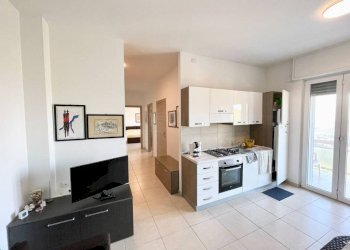 Cucina - Trilocale via Alba, 34, Monforte d'Alba - foto 8