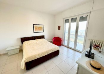 Camera da letto - Trilocale via Alba, 34, Monforte d'Alba - foto 17