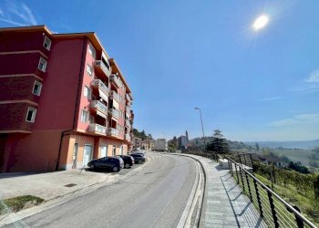 Facciata - Trilocale via Alba, 34, Monforte d'Alba - foto 28