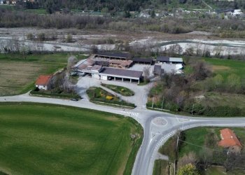 Vista - Capannone via Bisalta, 60, frazione Madonna Delle Grazie, Cuneo - foto 2